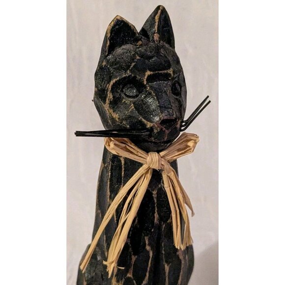 Hand Carved Cat Figure Wooden Black Rustic Distressed Folk Art Raffia Ribbon Vtg - Picture 4 of 16